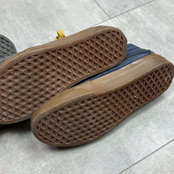 🔹VANS🔹 BUNDLE.. size 8 1/2 and 7 1/2 I can separate if you’d like - Picture 5 of 6